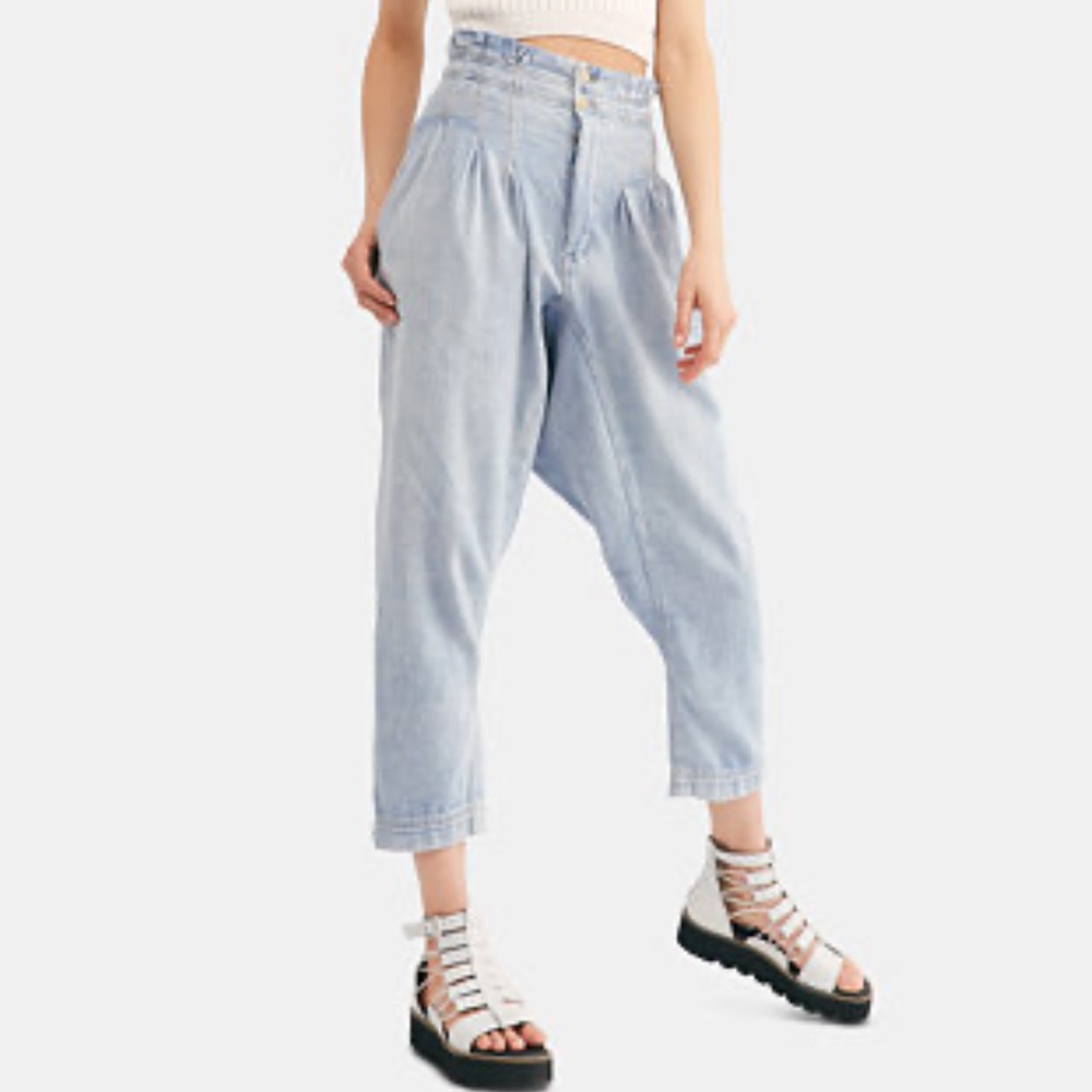 We The Free Light Wash Pleated High-Waist Cropped Jeans